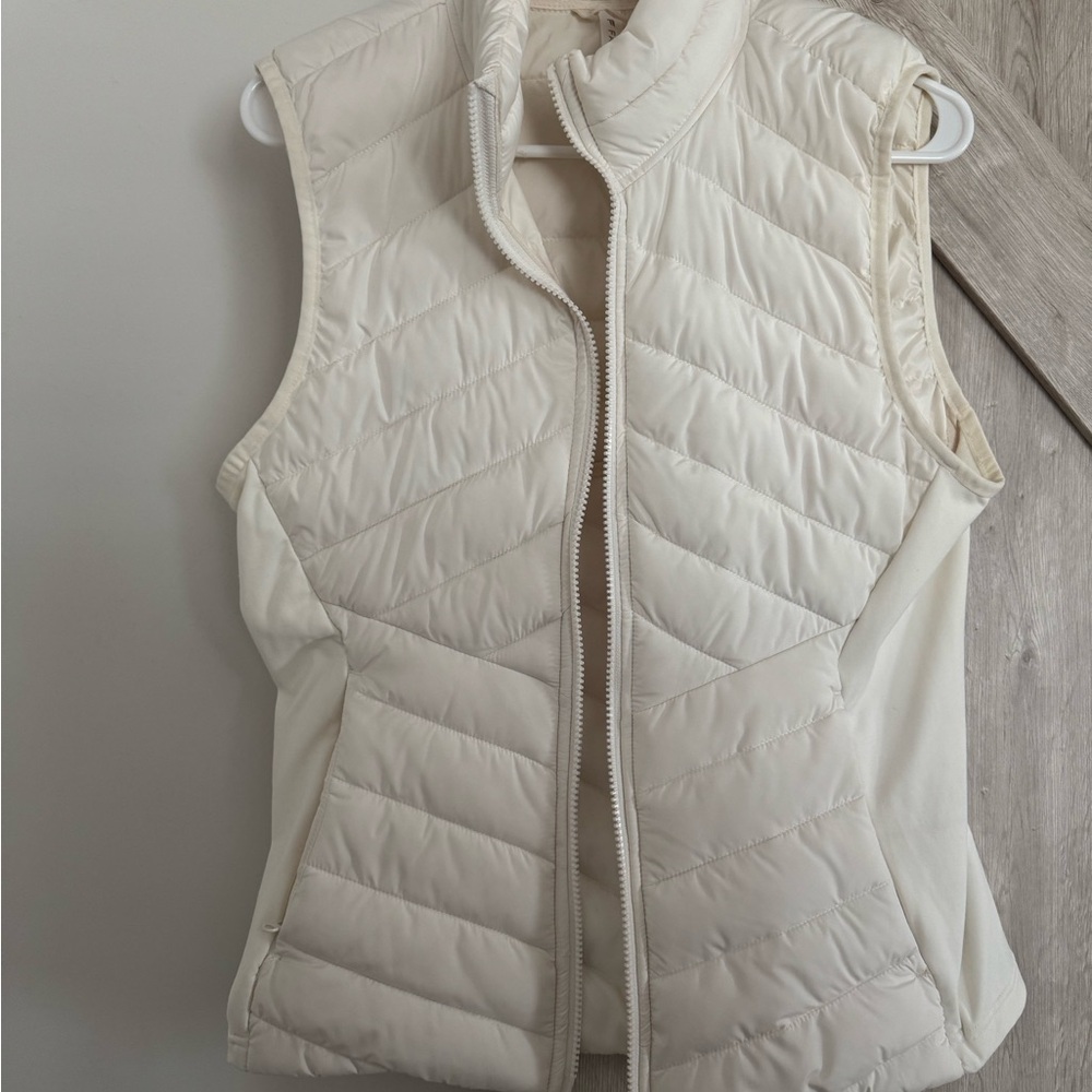 Fabletics Cream Quilted Vest with Stand-Up Collar